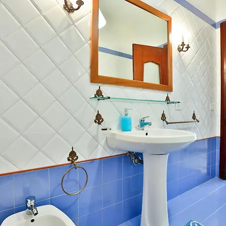 Guesthost - Partenope Stadium House アパート