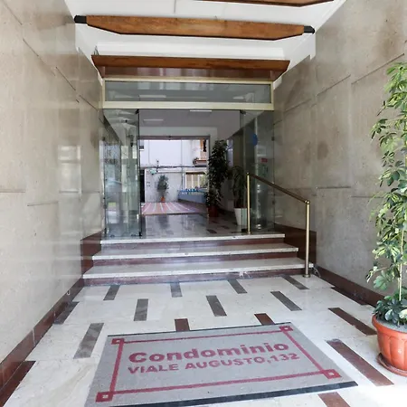 Guesthost - Partenope Stadium House