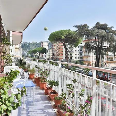 Guesthost - Partenope Stadium House Neapol