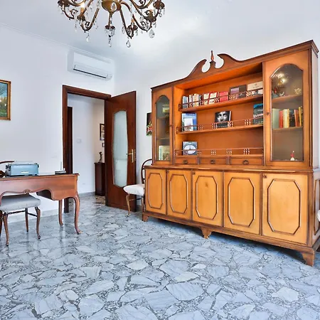 Guesthost - Partenope Stadium House *