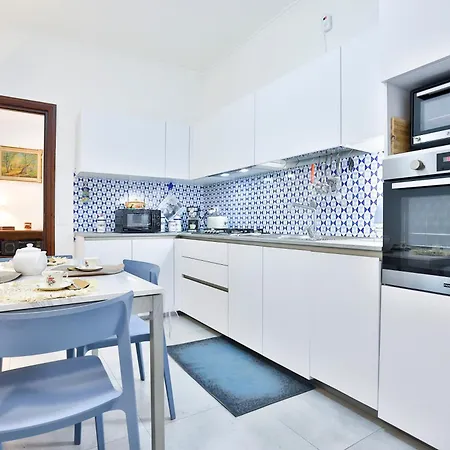 Guesthost - Partenope Stadium House Neapol