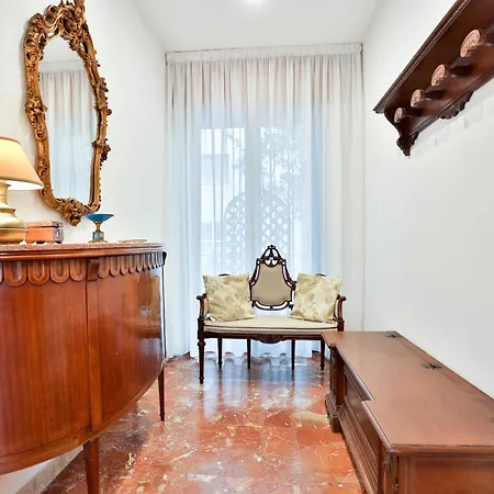 Guesthost - Partenope Stadium House *