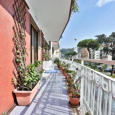 Guesthost - Partenope Stadium House