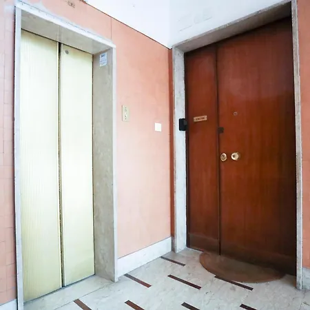 Guesthost - Partenope Stadium House *